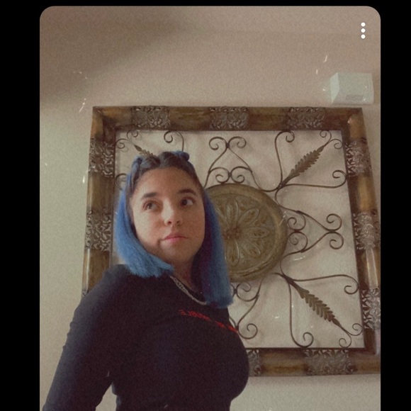 Meet your Posher, Fernanda - Picture 1 of 1